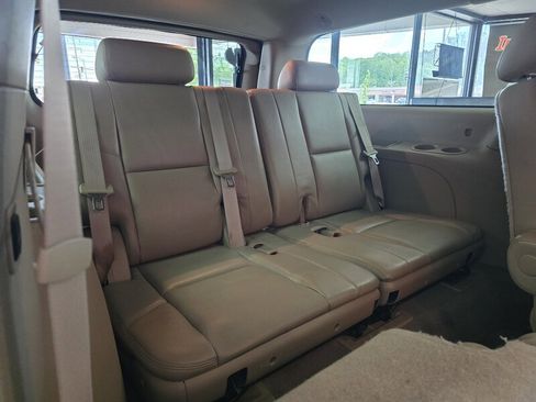 Used 2010 Cadillac Escalade ESV Premium AWD/4WD image 19