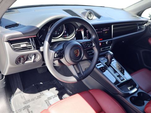 Certified 2023 Porsche Macan AWD/4WD image 4