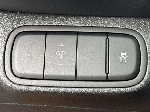 Used 2023 Hyundai Venue SEL image 26