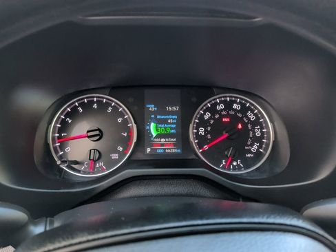 Used 2021 Toyota RAV4 LE image 17