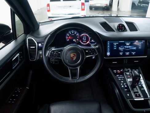 Used 2019 Porsche Cayenne Base image 12