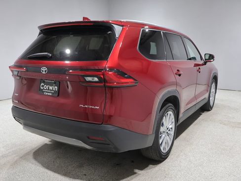 Used 2024 Toyota Grand Highlander AWD image 2