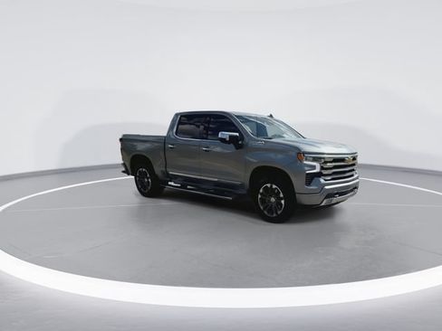 Used 2025 Chevrolet Silverado 1500 High Country w/ Technology Package AWD/4WD image 13