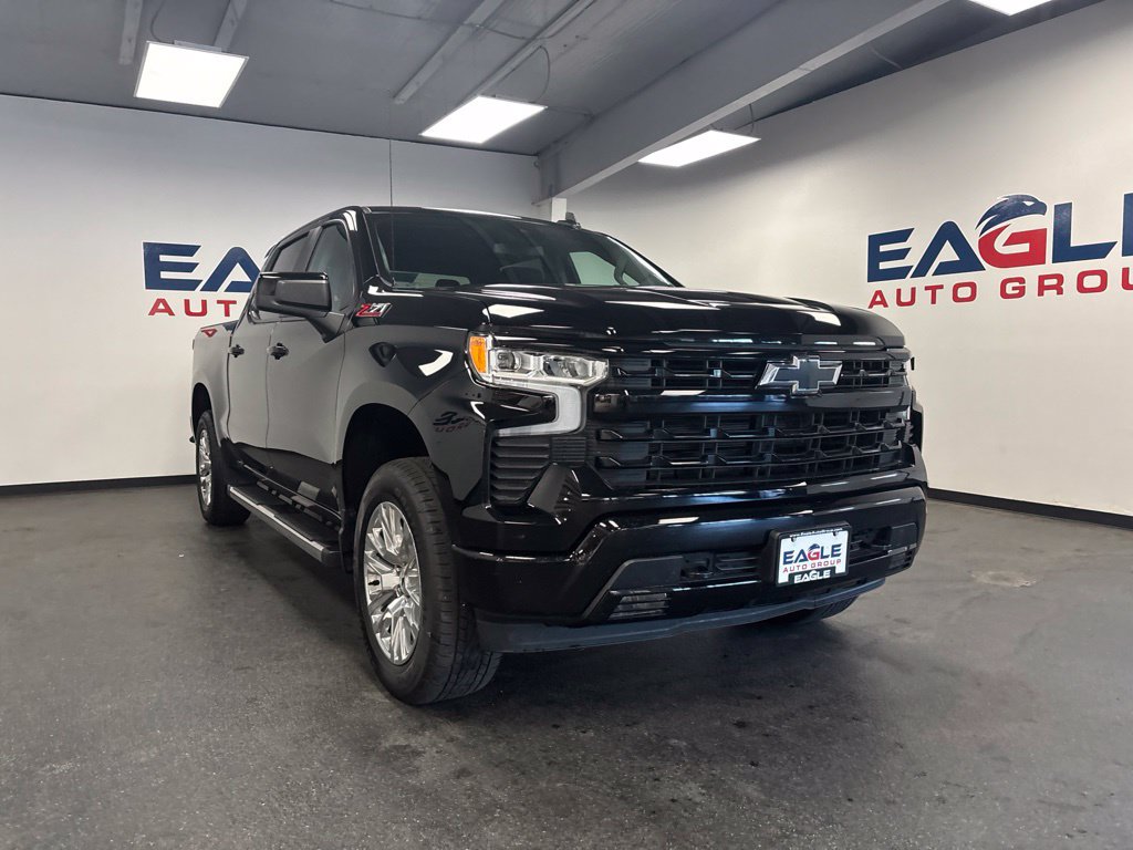 Used 2022 Chevrolet Silverado 1500 RST AWD/4WD image 2