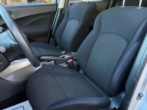 Used 2011 Nissan Juke S image 8