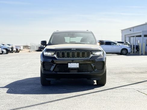 New 2025 Jeep Grand Cherokee 4WD image 2