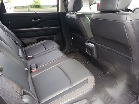 Used 2025 Nissan Pathfinder SL FWD image 19