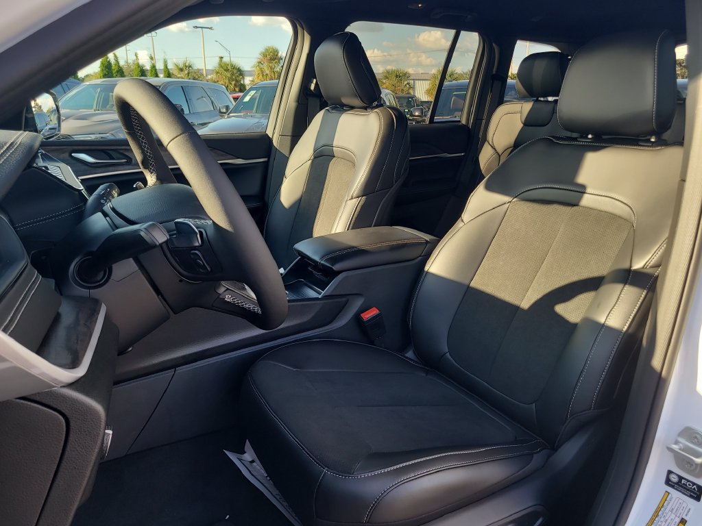 New 2027 Jeep Grand Cherokee Altitude AWD/4WD image 22