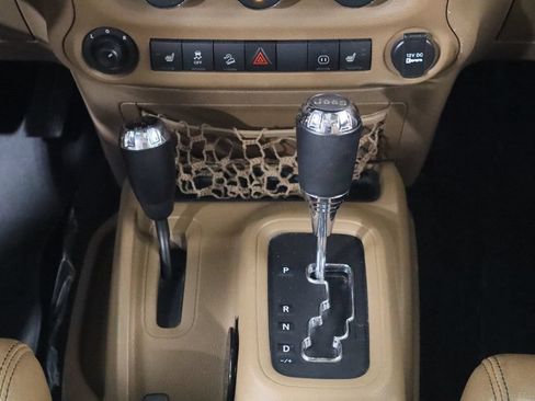Used 2012 Jeep Wrangler Unlimited Sahara w/ Max Tow Pkg AWD/4WD image 25