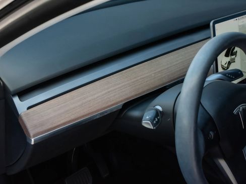 Used 2021 Tesla Model Y Long Range image 11