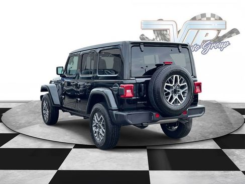 Used 2025 Jeep Wrangler Sahara image 5