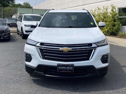 Used 2023 Chevrolet Traverse LT FWD image 2