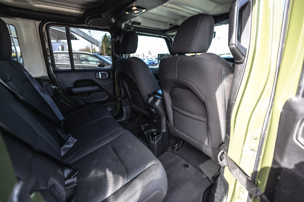 Used 2023 Jeep Wrangler Unlimited Sahara AWD/4WD image 29
