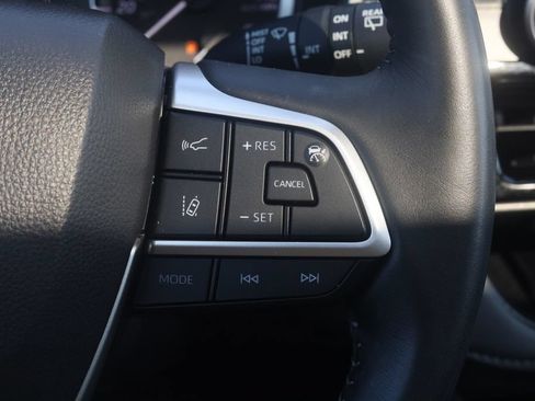 Used 2025 Toyota Highlander XLE AWD/4WD image 26