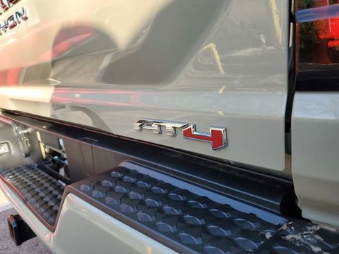 Used 2024 GMC Canyon AT4 image 7