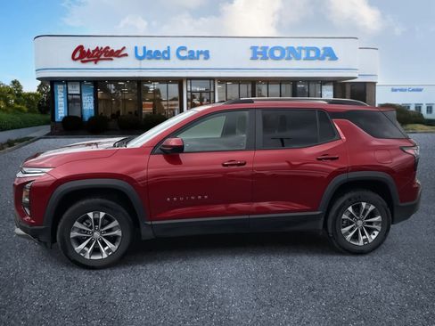 Used 2025 Chevrolet Equinox LT w/ Convenience Package II image 3