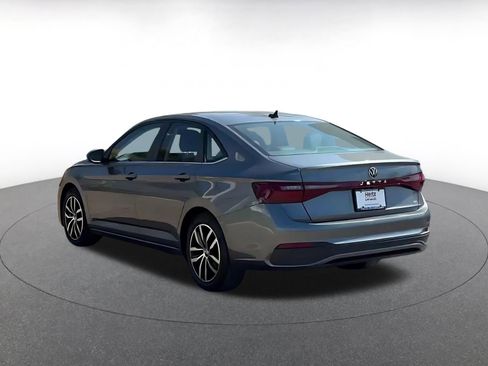 Used 2025 Volkswagen Jetta SE image 10