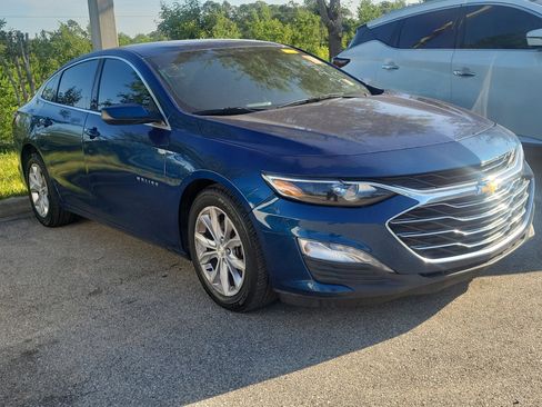 Used 2019 Chevrolet Malibu LT FWD image 2