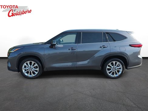 Used 2020 Toyota Highlander Limited FWD image 8