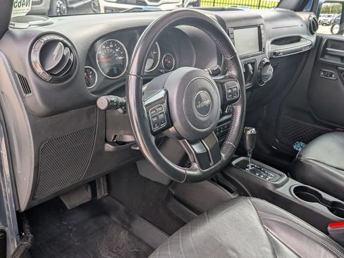 Used 2017 Jeep Wrangler Unlimited Sahara AWD/4WD image 33