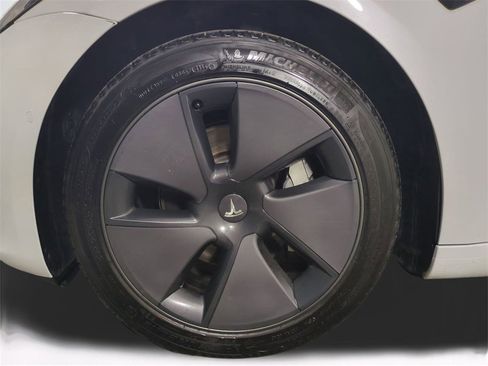 Used 2021 Tesla Model 3 Standard Range Plus image 11