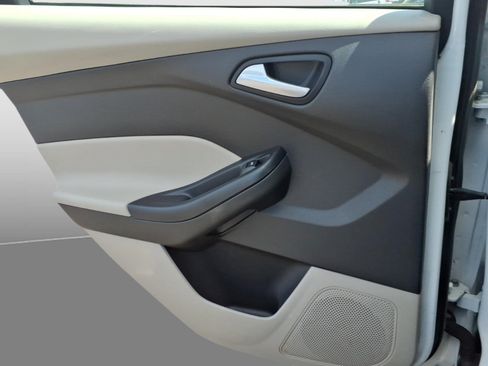 Used 2016 Ford Focus SE FWD image 19