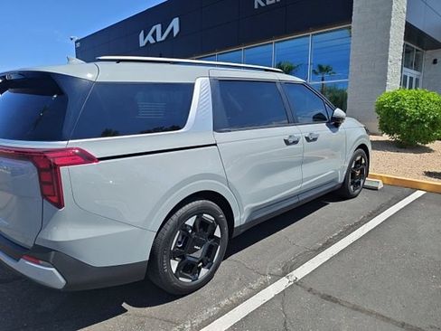Used 2025 Kia Carnival EX FWD image 10