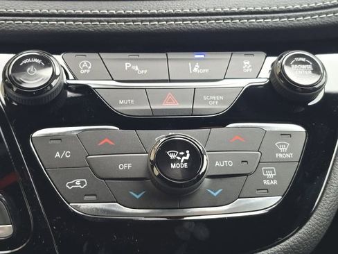 New 2026 Chrysler Pacifica Select image 21