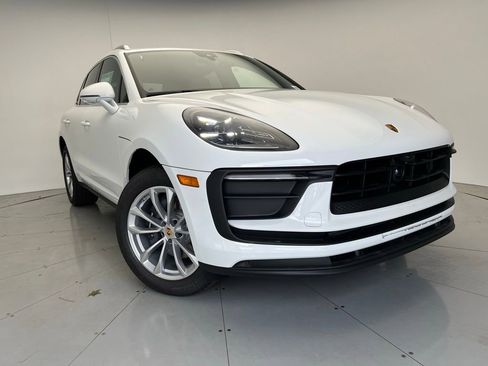 Used 2025 Porsche Macan image 24