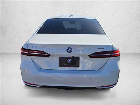 Used 2026 BMW i5 eDrive40 w/ Premium Package image 7