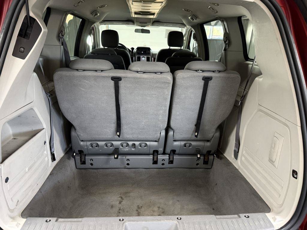 Used 2010 Chrysler Town & Country Touring FWD image 20
