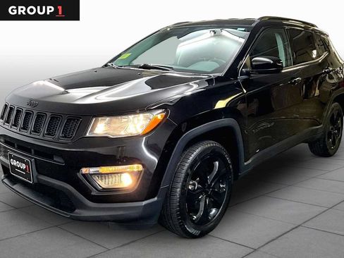 Used 2018 Jeep Compass Latitude AWD/4WD image 1