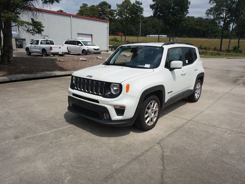 Used 2021 Jeep Renegade Latitude FWD image 23