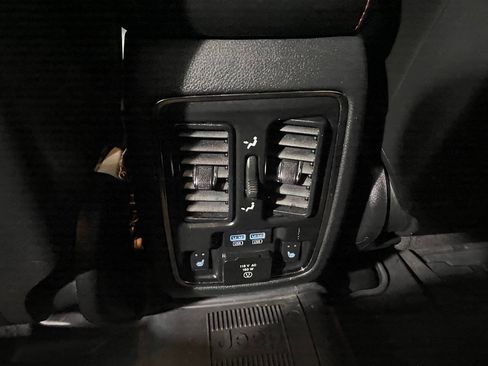 Used 2019 Jeep Grand Cherokee Trailhawk image 24