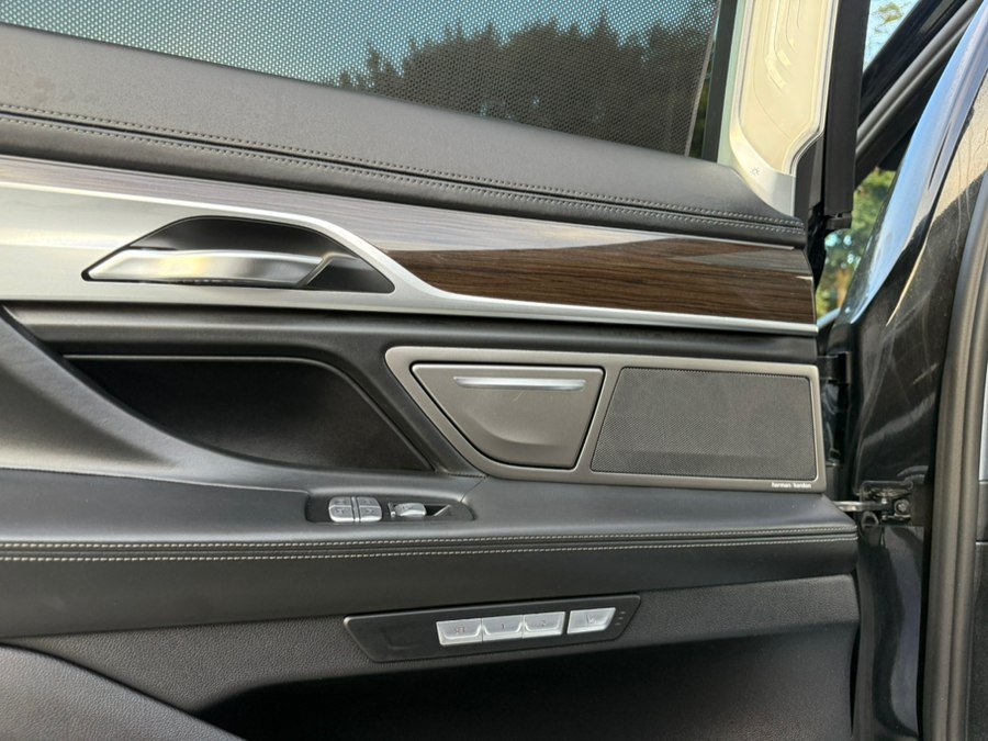 Used 2017 BMW 750i xDrive AWD/4WD image 29