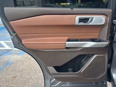 Used 2022 Ford Explorer King Ranch w/ Premium Technology Package image 26