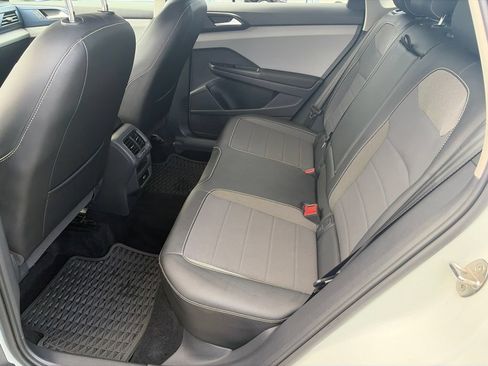 Certified 2022 Volkswagen Taos SE AWD/4WD image 13