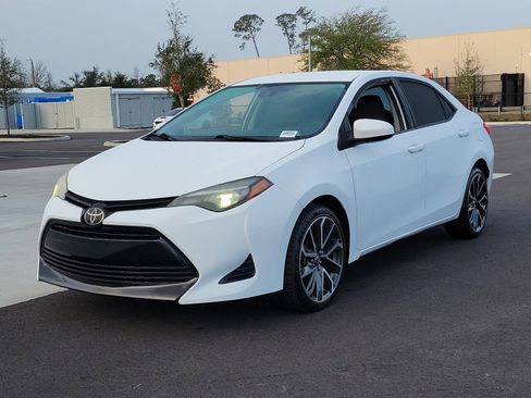 Used 2019 Toyota Corolla LE image 3