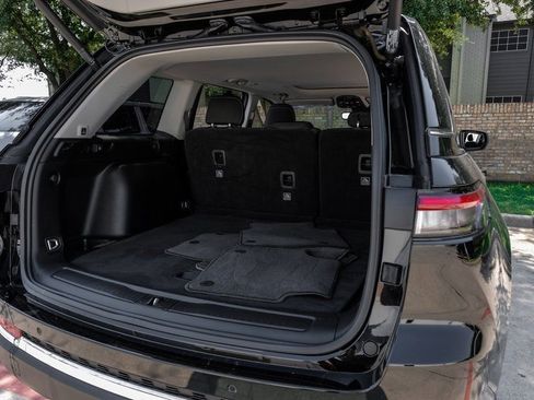 Used 2022 Jeep Grand Cherokee Laredo w/ Luxury Tech Group I image 62