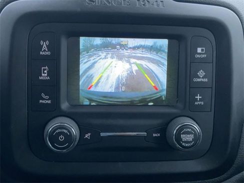 Used 2016 Jeep Renegade Latitude image 24