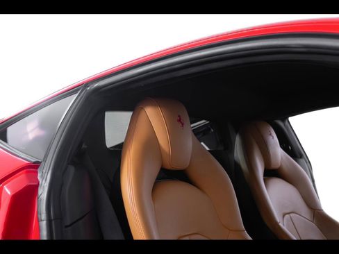Used 2017 Ferrari 488 GTB RWD image 6