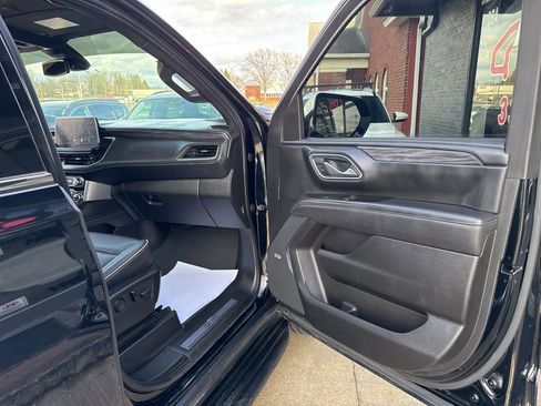 Used 2022 GMC Yukon XL SLT w/ SLT Premium Package image 46