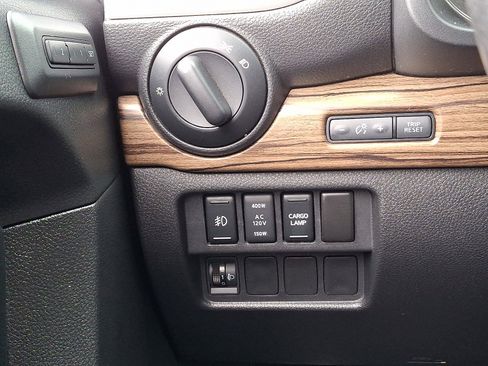 Used 2019 Nissan Titan SL image 23