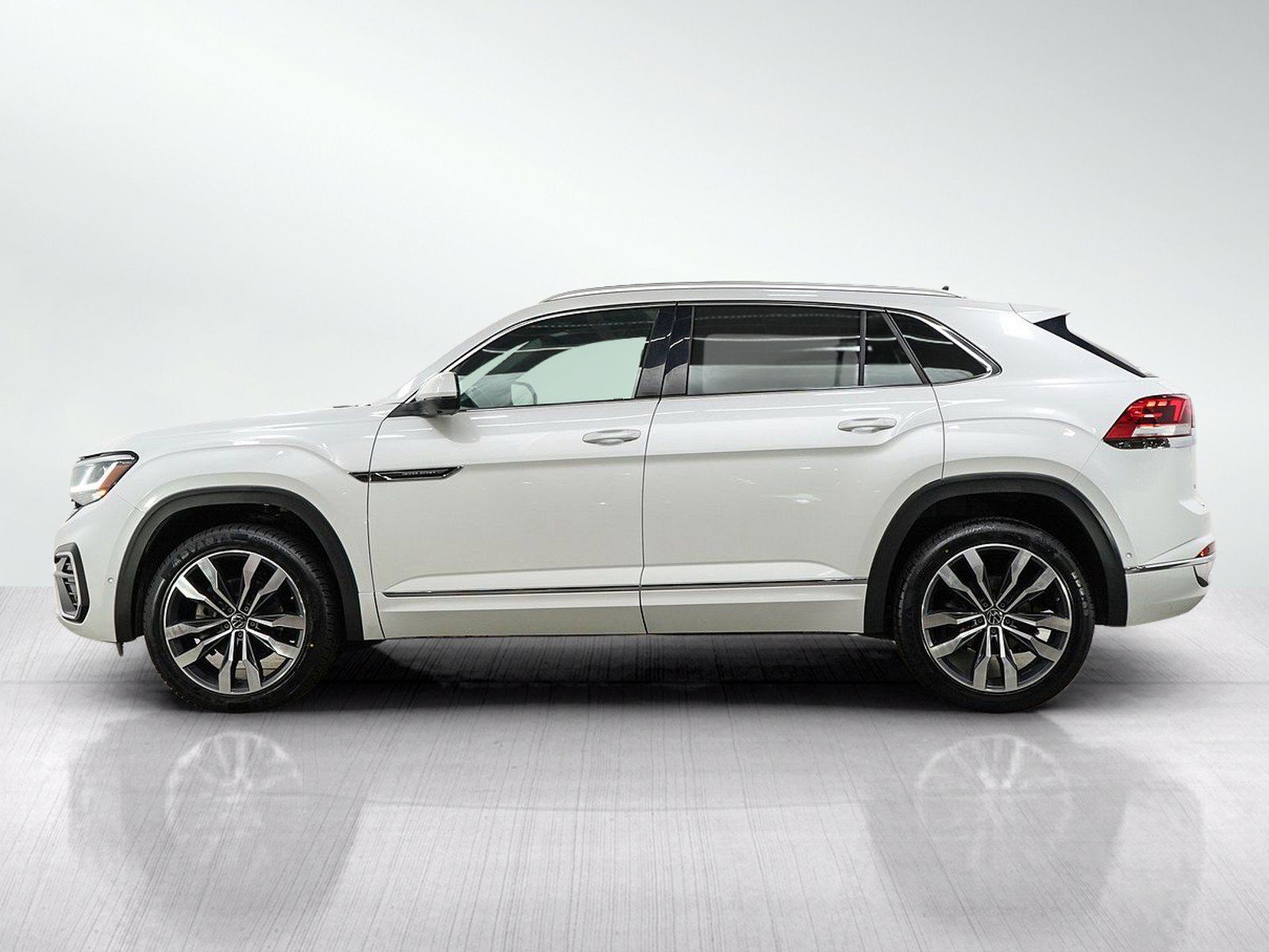 Used 2023 Volkswagen Atlas Cross Sport SEL Premium R-Line AWD/4WD image 2