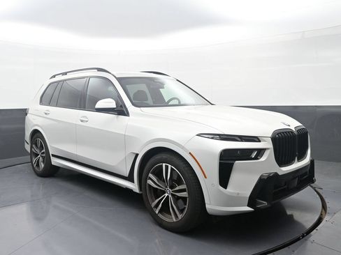 Used 2026 BMW X7 xDrive40i w/ M Sport Package AWD/4WD image 3