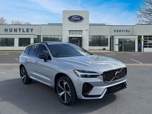 Used 2022 Volvo XC60 T8 R-Design w/ Advanced Package image 4