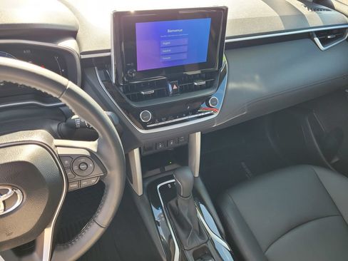 Used 2025 Toyota Corolla Cross XLE w/ Convenience Package FWD image 26