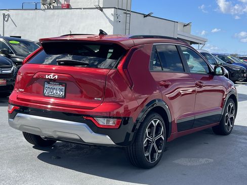 Certified 2023 Kia Niro EX Touring image 9