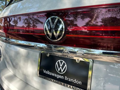 Used 2024 Volkswagen Atlas SE FWD image 48