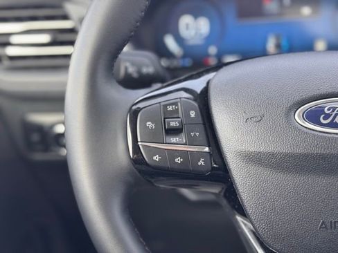 Used 2025 Ford Escape Platinum image 10